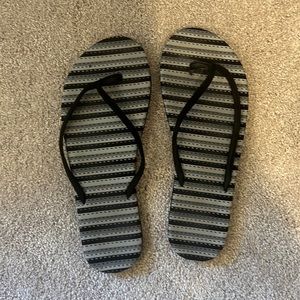 🔴➡️4/$10!!!⬅️🔴 Striped flip flops